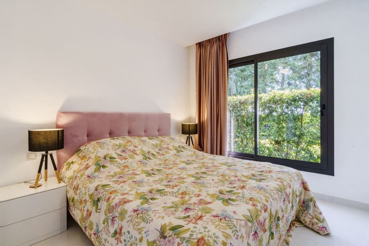 3 bedroom Apartment for sale in Estepona with pool garage - € 850,000 (Ref: 9727446)