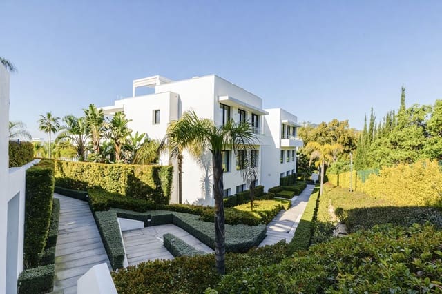 3 bedroom Apartment for sale in Estepona with pool garage - € 850,000 (Ref: 9727446)