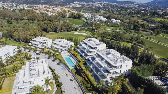 3 bedroom Apartment for sale in Estepona with pool garage - € 850,000 (Ref: 9727446)