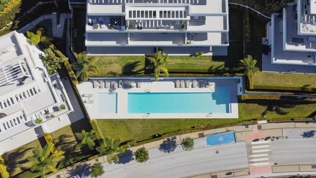 3 bedroom Apartment for sale in Estepona with pool garage - € 850,000 (Ref: 9727446)