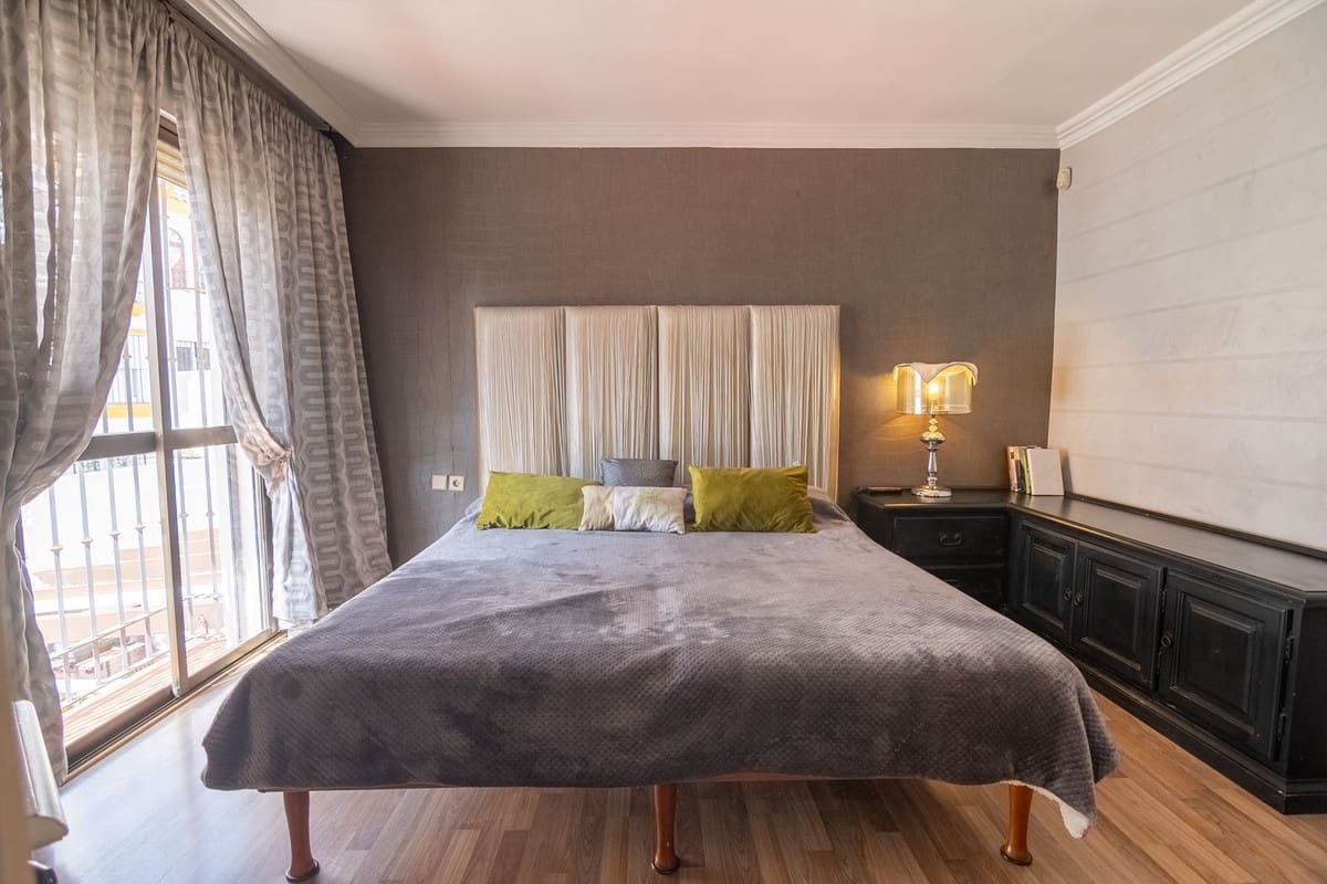 3 sypialnia Dom na sprzedaż w Estepona z basenem garażem - 745 000 € (Ref: 9727447)