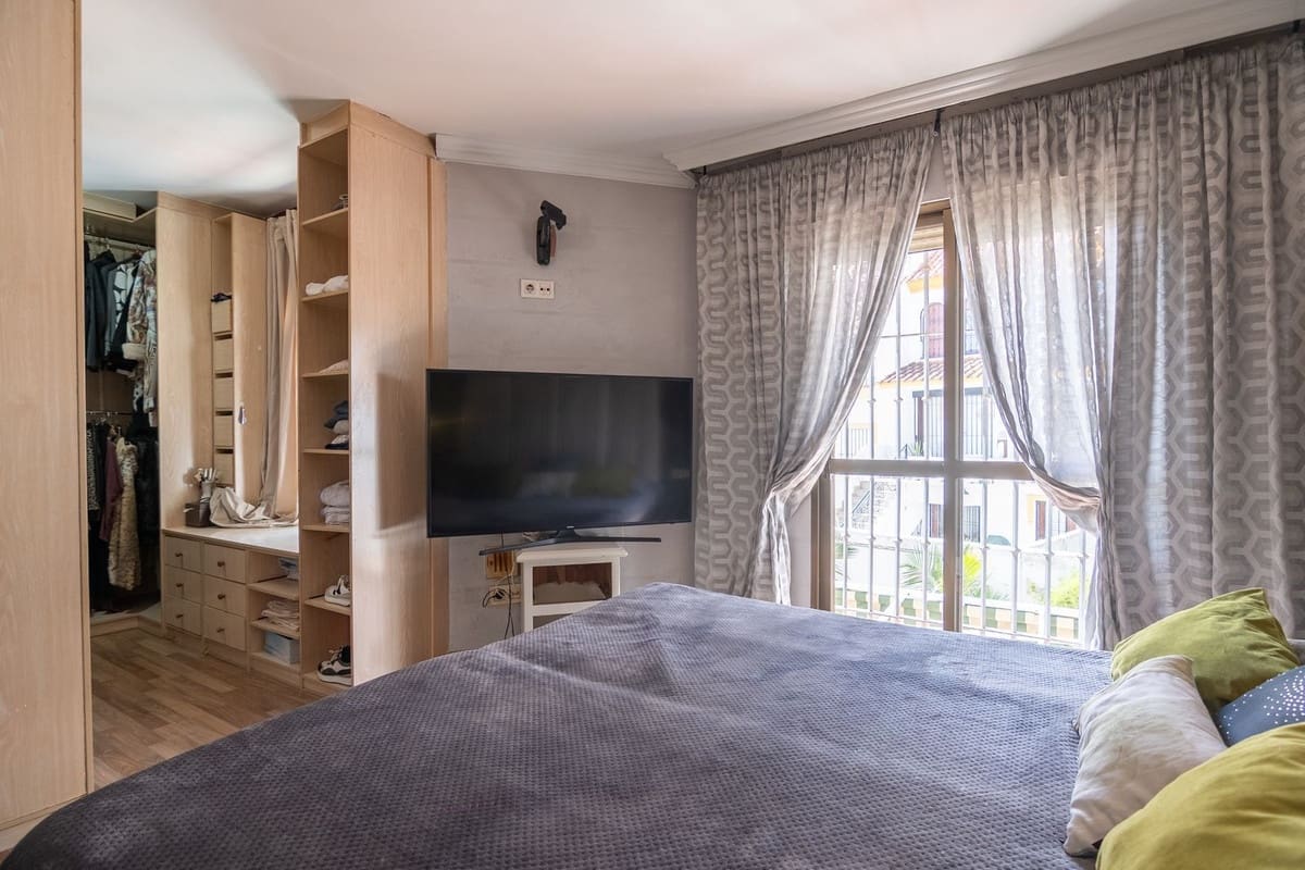 3 sypialnia Dom na sprzedaż w Estepona z basenem garażem - 745 000 € (Ref: 9727447)