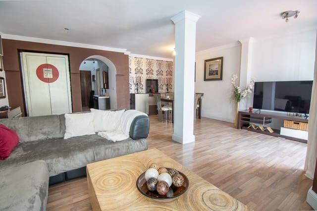 Casa de 3 habitaciones en Seghers, Estepona en venta con piscina garaje - 745.000 € (Ref: 9727447)