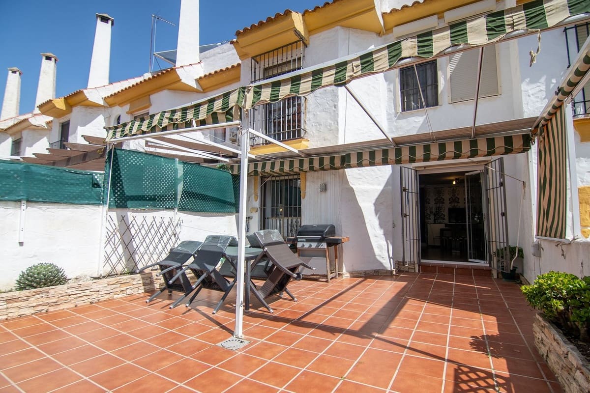 3 sypialnia Dom na sprzedaż w Estepona z basenem garażem - 745 000 € (Ref: 9727447)
