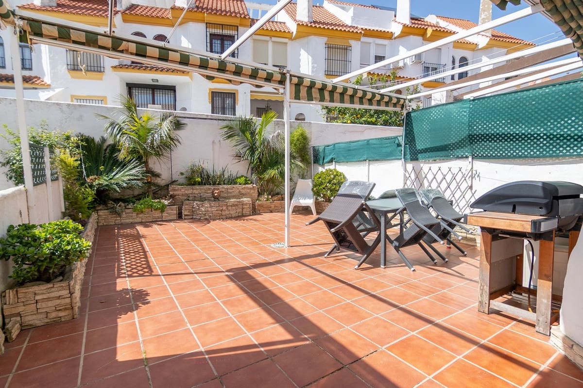 3 sypialnia Dom na sprzedaż w Estepona z basenem garażem - 745 000 € (Ref: 9727447)