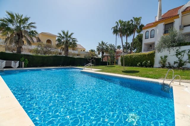 Casa de 3 habitaciones en Seghers, Estepona en venta con piscina garaje - 745.000 € (Ref: 9727447)