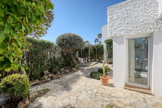 3 makuuhuone Huvila myytävänä paikassa Estepona mukana uima-altaan - 1 050 000 € (Ref: 9727542)