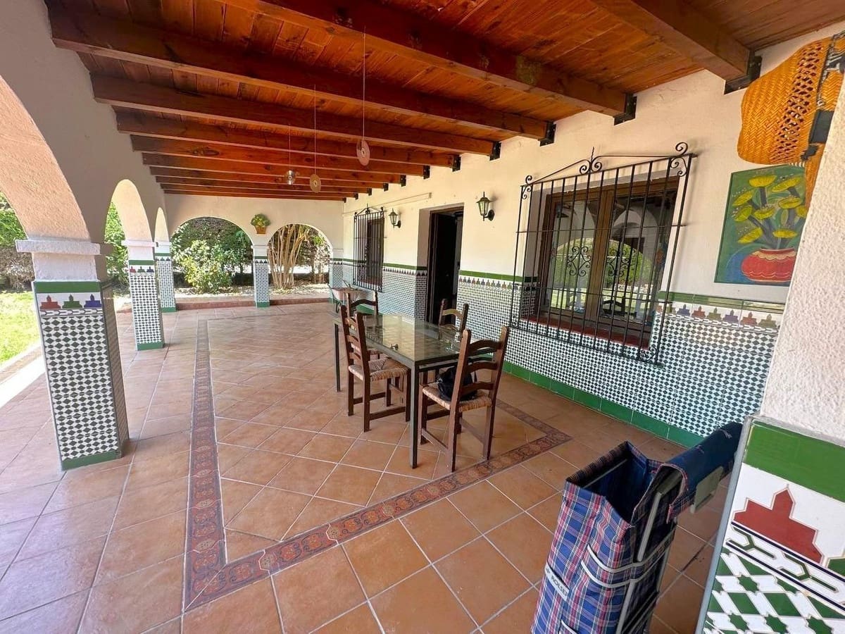 4 bedroom Finca/Country House for sale in Estepona with pool garage - € 850,000 (Ref: 9727543)