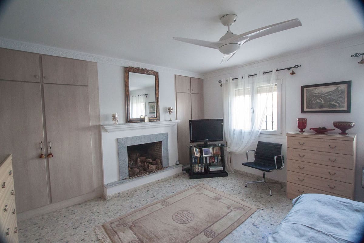 4 chambre Finca/Maison de Campagne à vendre à Estepona avec piscine - 795 000 € (Ref: 9727647)