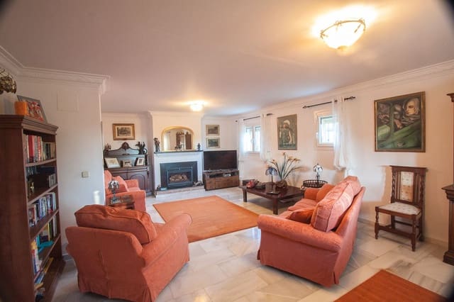 4 bedroom Finca/Country House for sale in Estepona with pool - € 795,000 (Ref: 9727647)