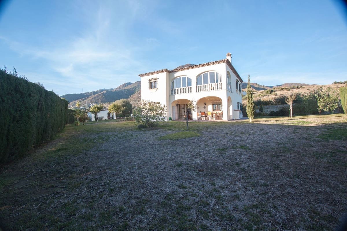 4 chambre Finca/Maison de Campagne à vendre à Estepona avec piscine - 795 000 € (Ref: 9727647)