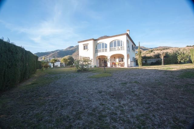 4 bedroom Finca/Country House for sale in Estepona with pool - € 795,000 (Ref: 9727647)