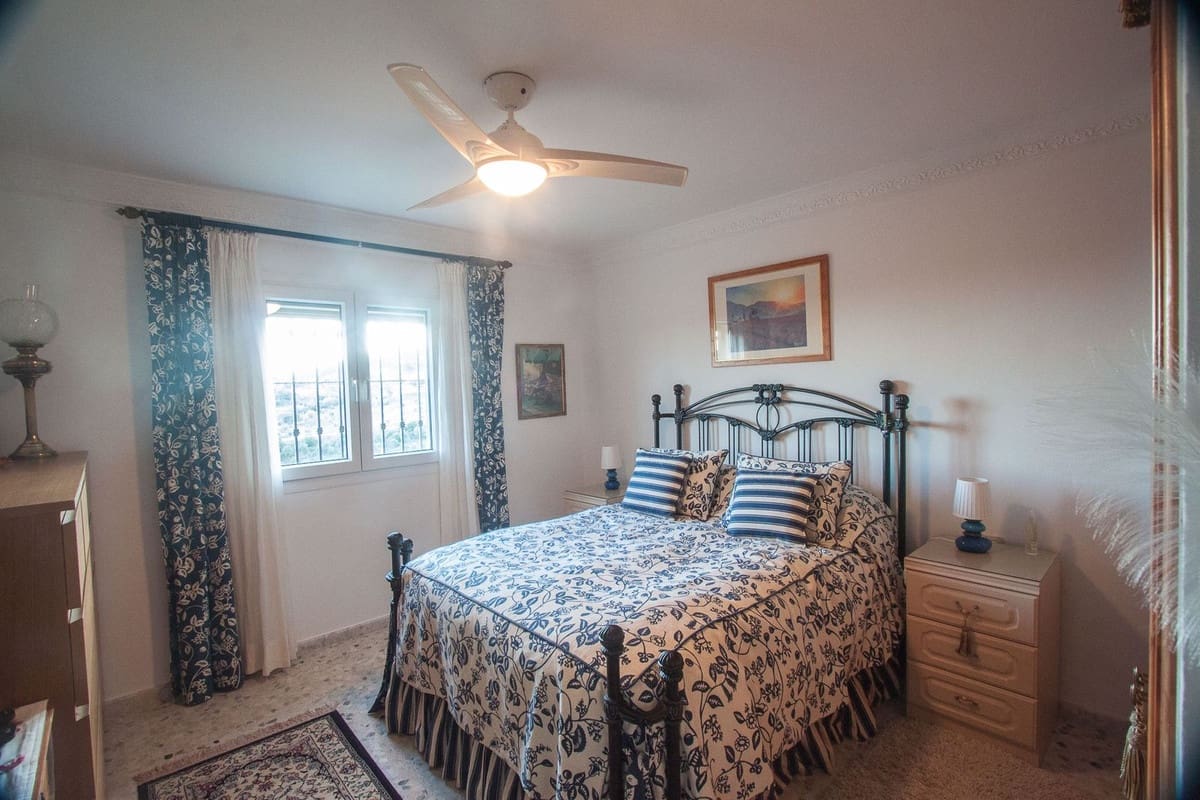 4 chambre Finca/Maison de Campagne à vendre à Estepona avec piscine - 795 000 € (Ref: 9727647)