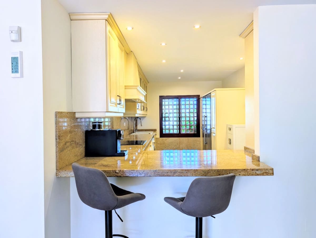 3 sovrum Takvåning till salu i Estepona med pool garage - 1 750 000 € (Ref: 9727650)