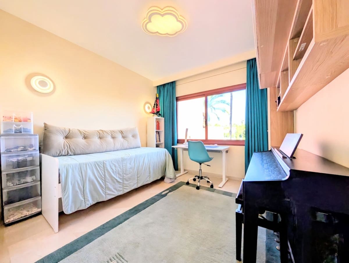 3 sovrum Takvåning till salu i Estepona med pool garage - 1 750 000 € (Ref: 9727650)