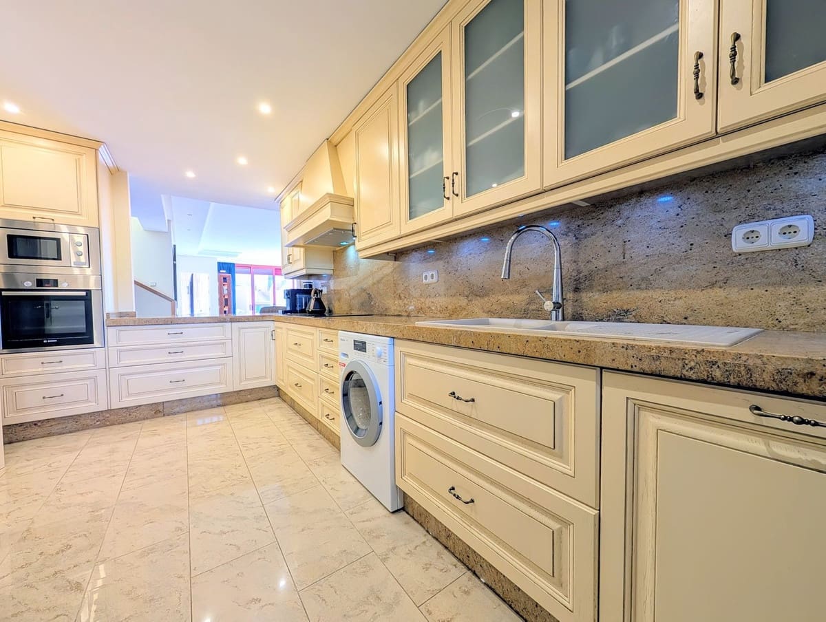 3 sovrum Takvåning till salu i Estepona med pool garage - 1 750 000 € (Ref: 9727650)