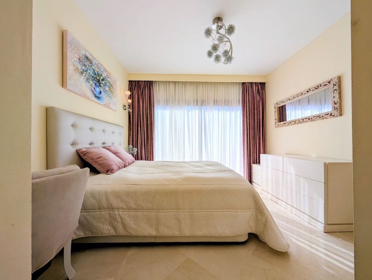 3 sovrum Takvåning till salu i Estepona med pool garage - 1 750 000 € (Ref: 9727650)