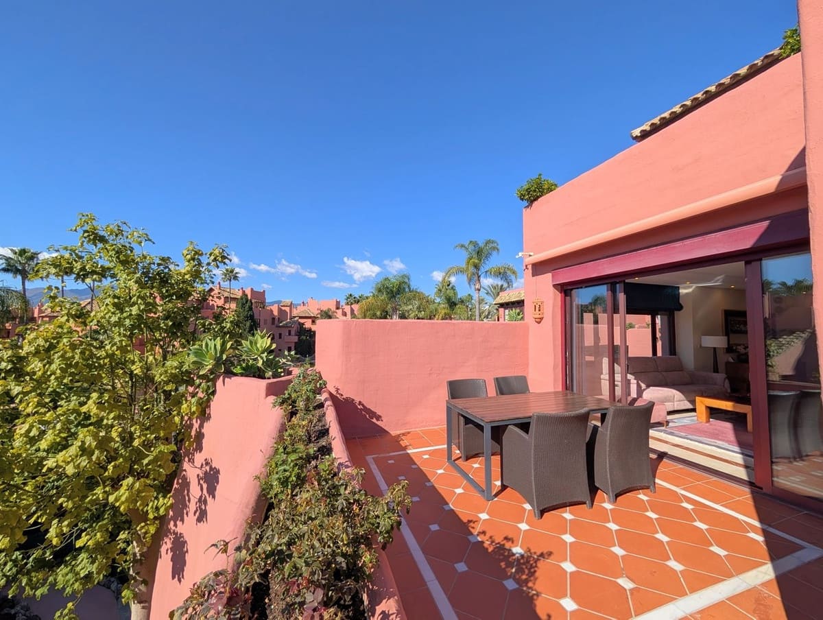 3 sovrum Takvåning till salu i Estepona med pool garage - 1 750 000 € (Ref: 9727650)