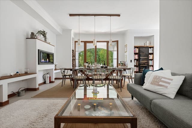 4 makuuhuone Huvila myytävänä paikassa Estepona mukana uima-altaan - 1 690 000 € (Ref: 9727651)