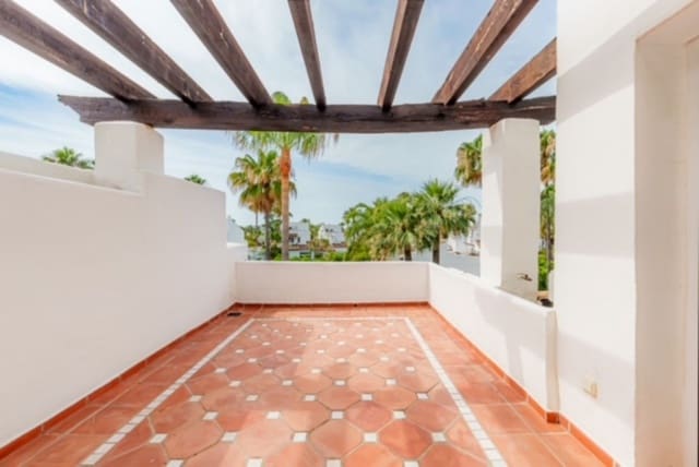 4 sypialnia Dom na sprzedaż w Estepona z basenem - 1 475 000 € (Ref: 9727670)