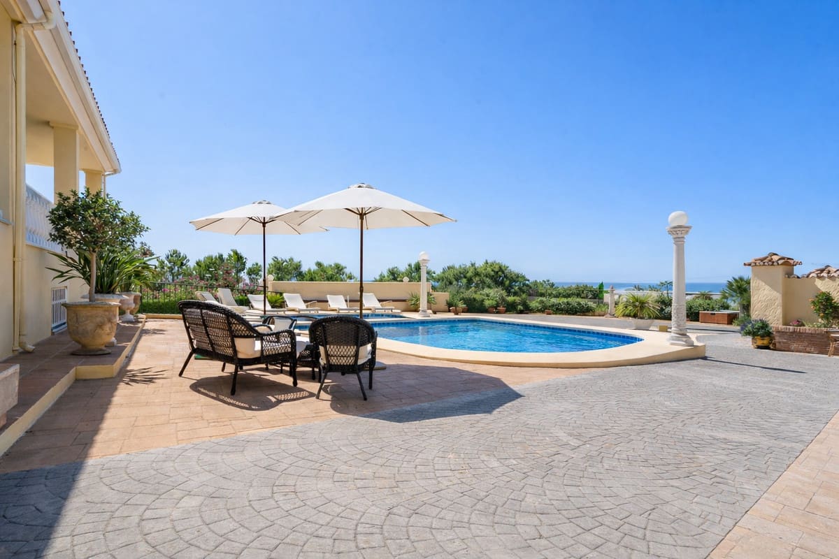 6 Zimmer Finca/Landgut zu verkaufen in Estepona mit Pool - 1.395.000 € (Ref: 9727671)