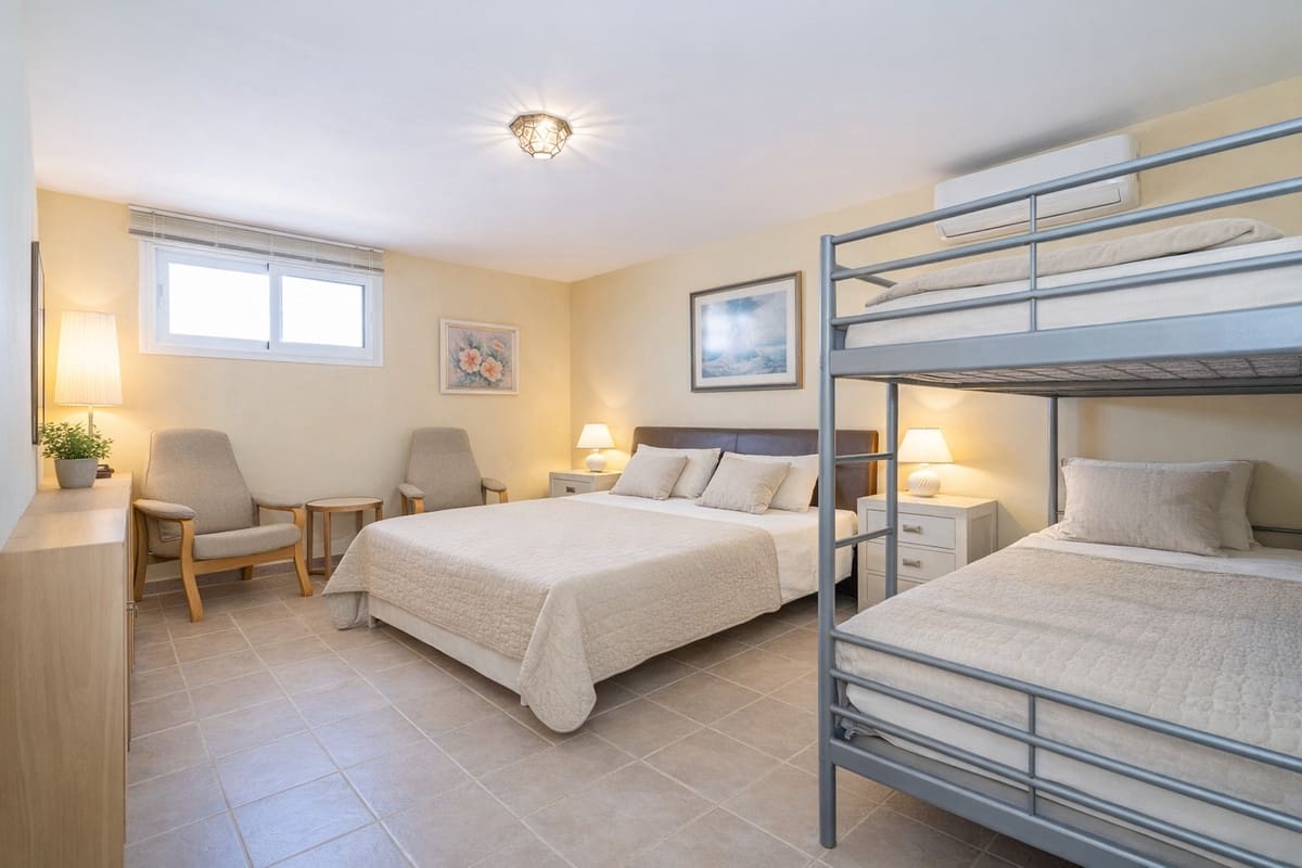 6 Zimmer Finca/Landgut zu verkaufen in Estepona mit Pool - 1.395.000 € (Ref: 9727671)