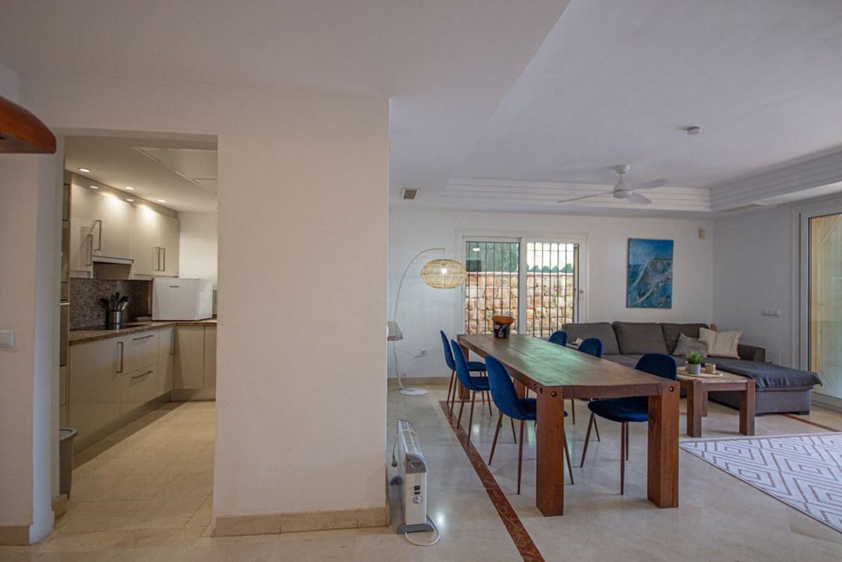 4 sypialnia Dom na sprzedaż w Riviera del Sol z basenem garażem - 565 000 € (Ref: 9729460)