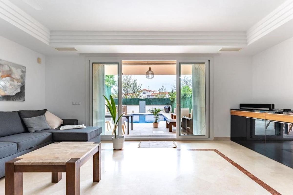 4 sypialnia Dom na sprzedaż w Riviera del Sol z basenem garażem - 565 000 € (Ref: 9729460)