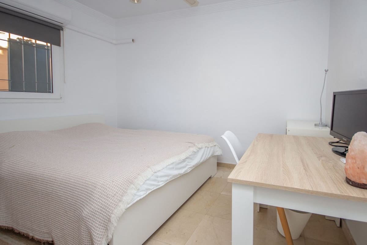 4 sypialnia Dom na sprzedaż w Riviera del Sol z basenem garażem - 565 000 € (Ref: 9729460)