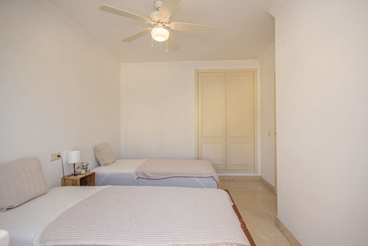 4 sypialnia Dom na sprzedaż w Riviera del Sol z basenem garażem - 565 000 € (Ref: 9729460)