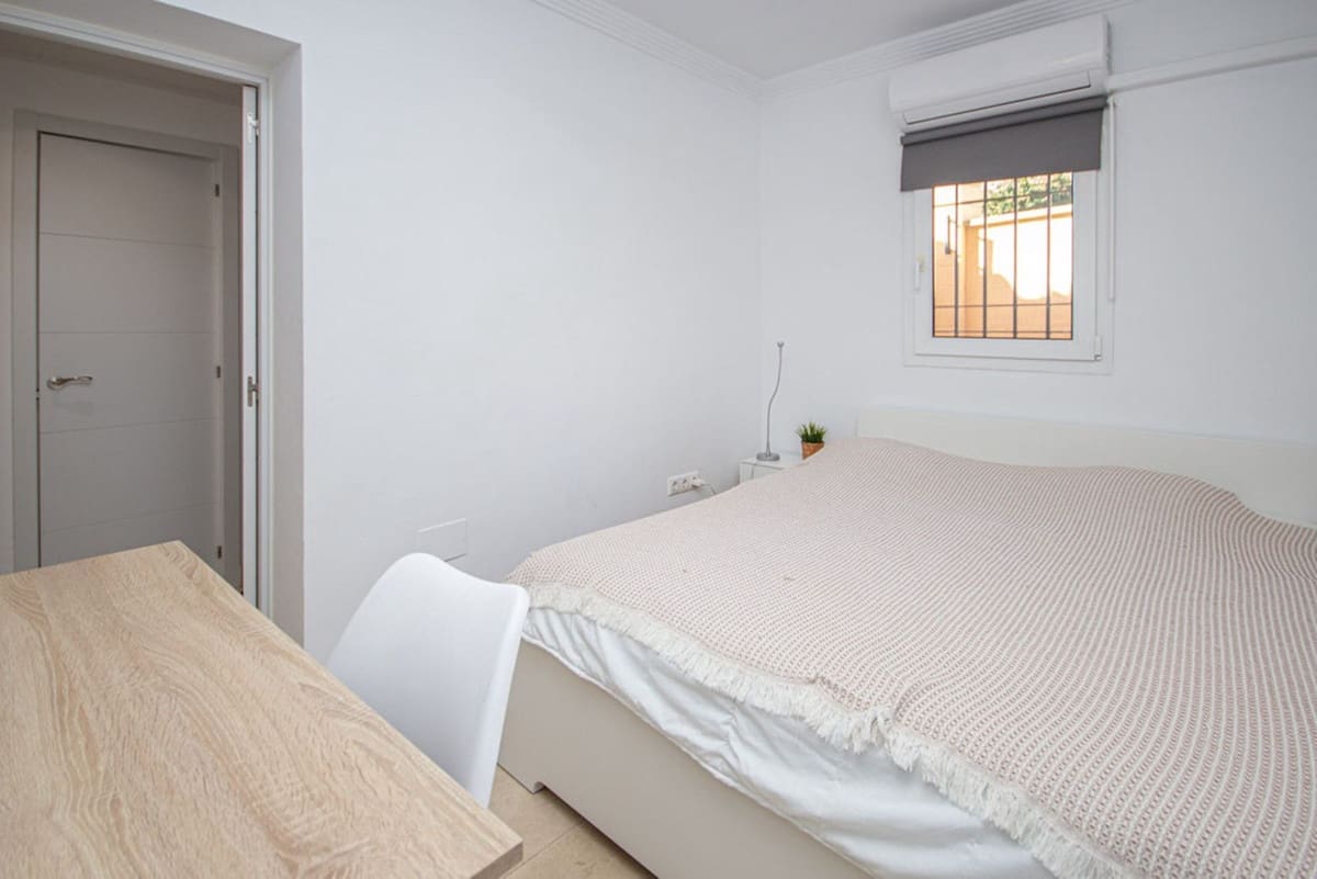 4 sypialnia Dom na sprzedaż w Riviera del Sol z basenem garażem - 565 000 € (Ref: 9729460)