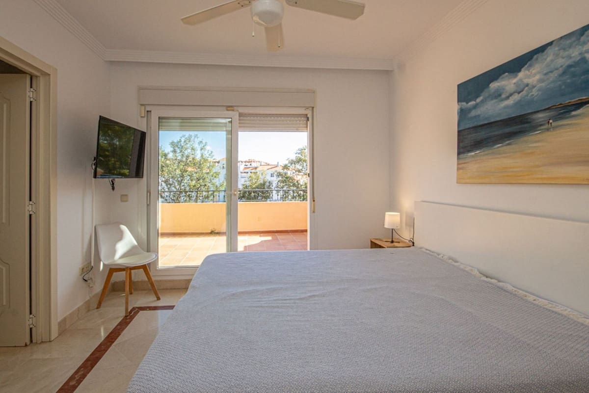 4 sypialnia Dom na sprzedaż w Riviera del Sol z basenem garażem - 565 000 € (Ref: 9729460)