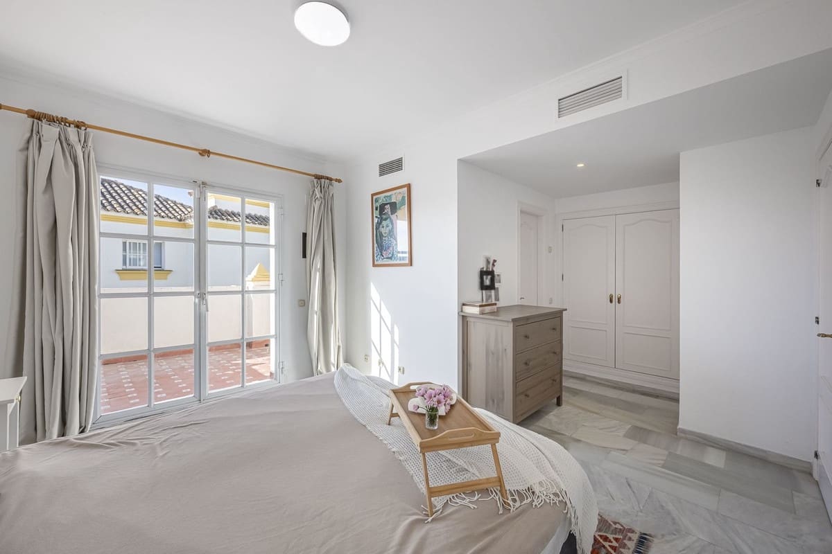 3 chambre Maison de Ville à vendre à New Golden Mile avec piscine - 520 000 € (Ref: 9729461)