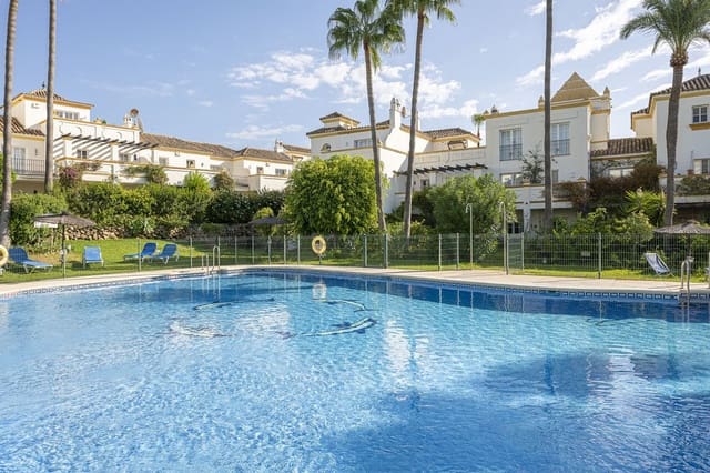 3 chambre Maison de Ville à vendre à Selwo, Estepona avec piscine - 520 000 € (Ref: 9729461)