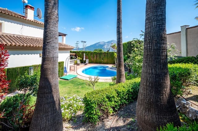 Chalet de 3 habitaciones en Coín en venta con piscina - 585.000 € (Ref: 9729540)