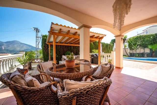 Chalet de 3 habitaciones en Coín en venta con piscina - 585.000 € (Ref: 9729540)