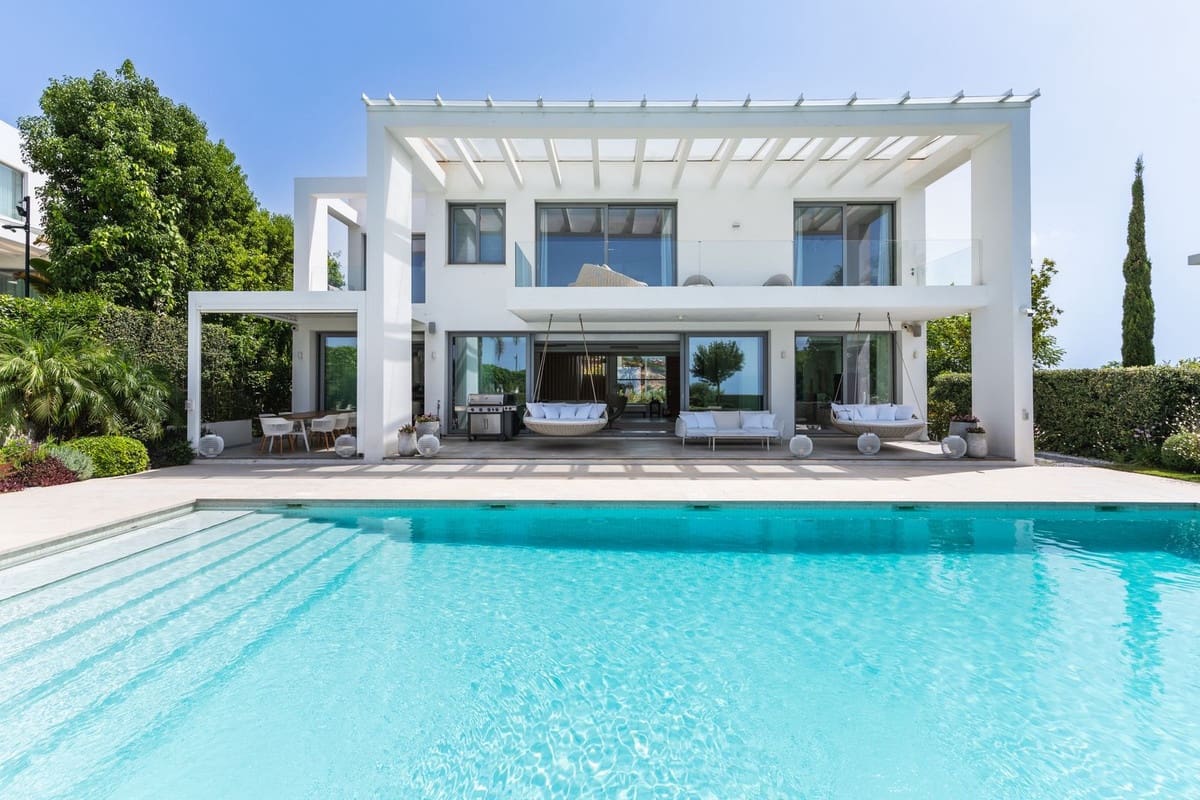 5 bedroom Villa for sale in Marbella with pool garage - € 3,800,000 (Ref: 9729573)