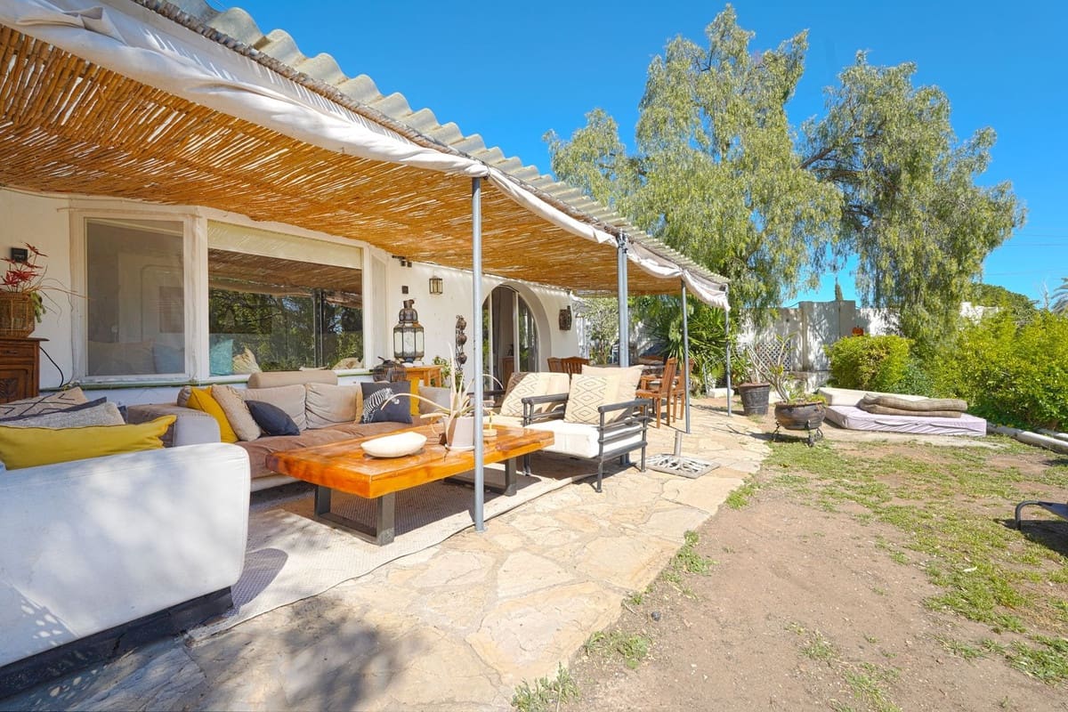 6 Zimmer Villa zu verkaufen in Guadalmina mit Pool Garage - 1.140.000 € (Ref: 9729574)