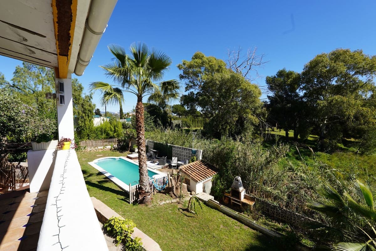 6 Zimmer Villa zu verkaufen in Guadalmina mit Pool Garage - 1.140.000 € (Ref: 9729574)