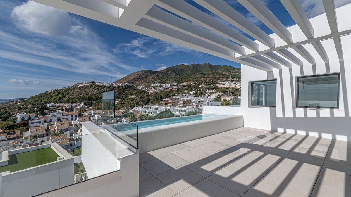 4 soveværelse Villa til salg i Benalmadena med swimmingpool garage - € 1.899.000 (Ref: 9729576)