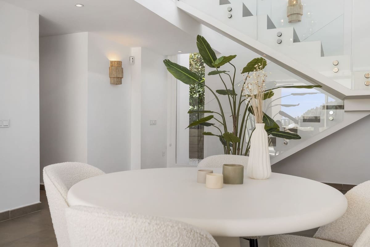 3 bedroom Villa for sale in Mijas with pool garage - € 1,300,000 (Ref: 9729579)