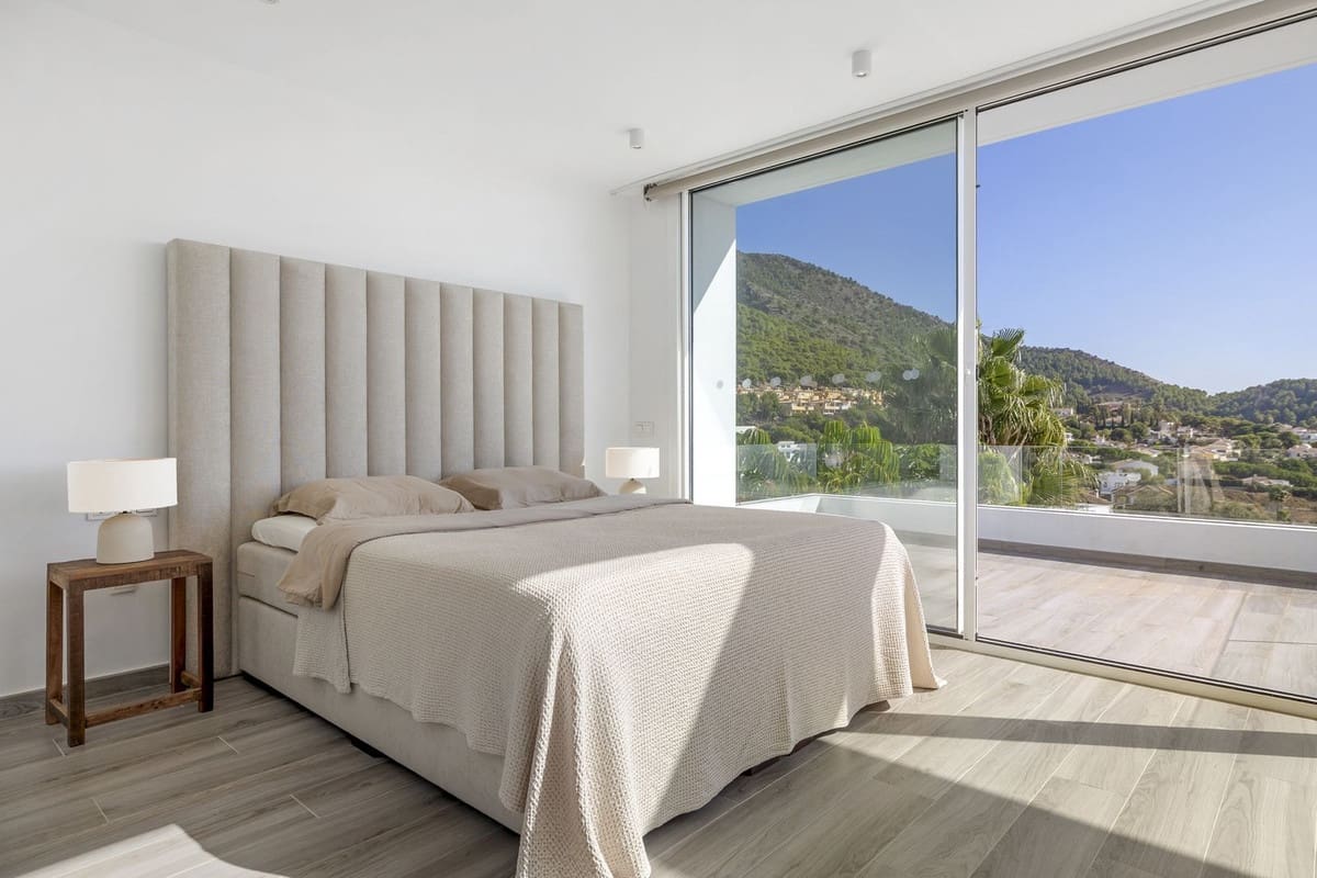 3 bedroom Villa for sale in Mijas with pool garage - € 1,300,000 (Ref: 9729579)