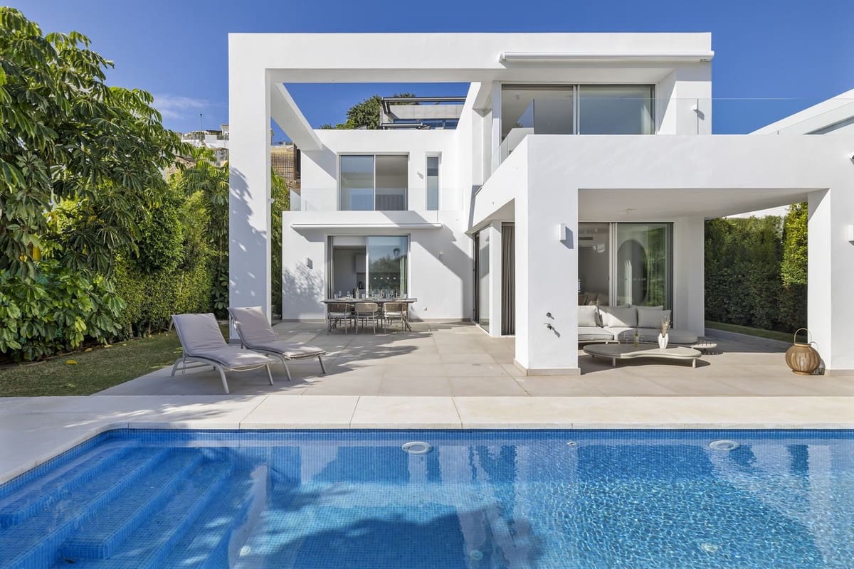 3 bedroom Villa for sale in Mijas with pool garage - € 1,300,000 (Ref: 9729579)