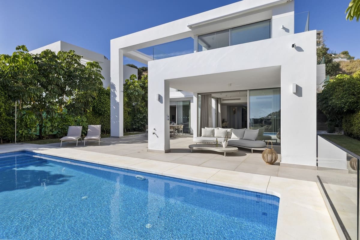 3 bedroom Villa for sale in Mijas with pool garage - € 1,300,000 (Ref: 9729579)
