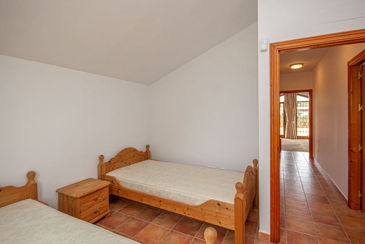 3 bedroom Villa for sale in La Cala de Mijas with pool garage - € 895,000 (Ref: 9729580)