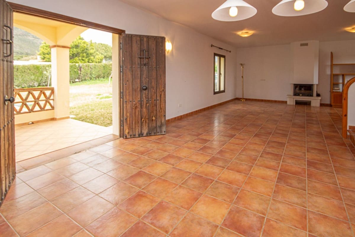 3 bedroom Villa for sale in La Cala de Mijas with pool garage - € 895,000 (Ref: 9729580)