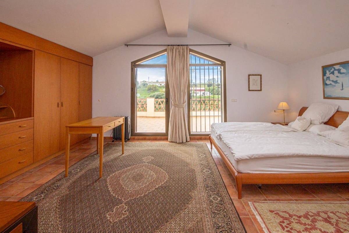 3 bedroom Villa for sale in La Cala de Mijas with pool garage - € 895,000 (Ref: 9729580)