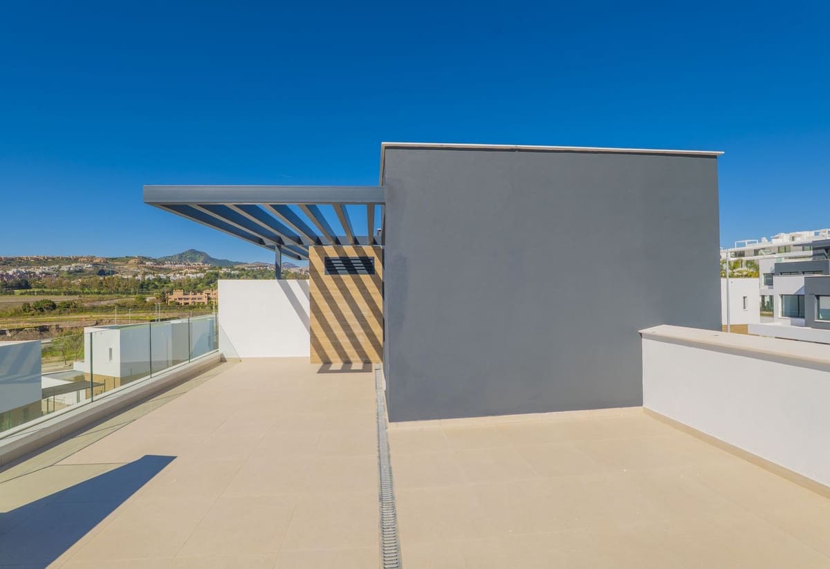 4 bedroom Townhouse for sale in New Golden Mile with pool garage - € 1,250,000 (Ref: 9731375)