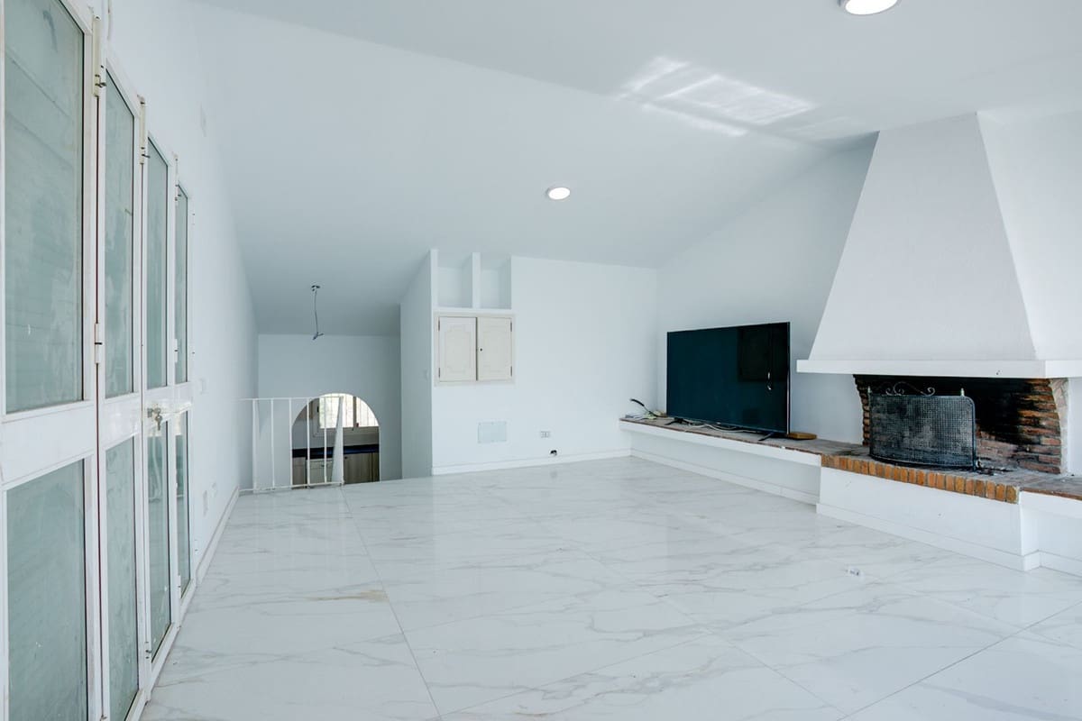 3 makuuhuone Huvila myytävänä paikassa Estepona mukana uima-altaan - 1 100 000 € (Ref: 9731376)