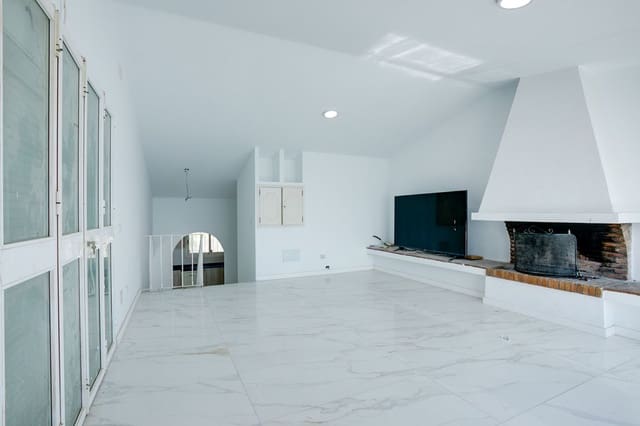 3 makuuhuone Huvila myytävänä paikassa Estepona mukana uima-altaan - 1 100 000 € (Ref: 9731376)